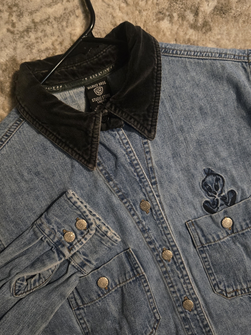 Womens L Warner Bros Tweety Bird Denim Button Up W/ Black Velour Collar